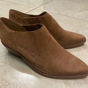 Gianni Bini Tan Heeled Boots